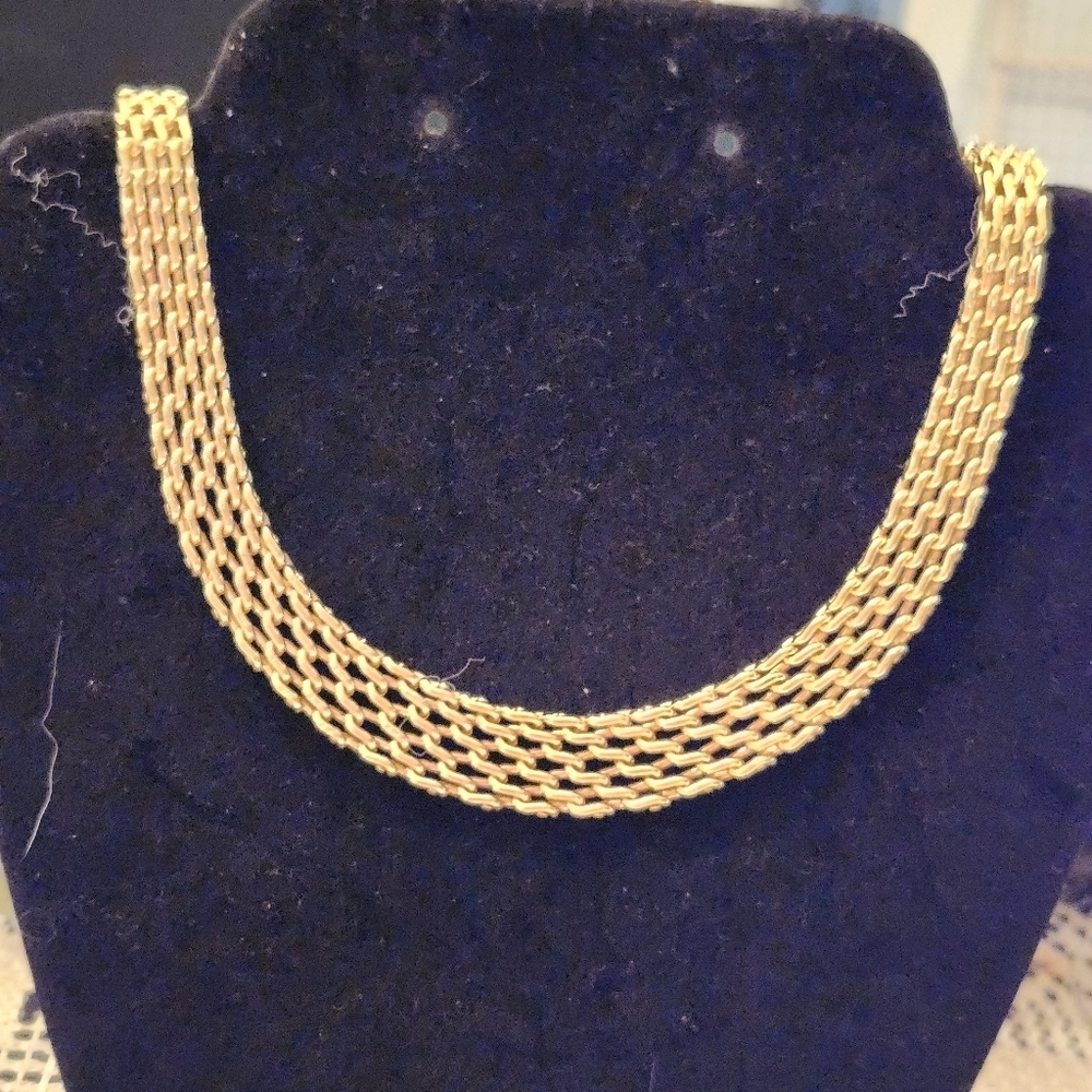 Monet Signed Goldtone Ladies Chain Necklace - Picture 2 of 6